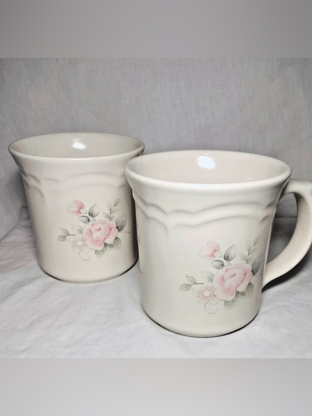 2 Pfaltzgraff USA Tea Rose Coffee Mug Tea Cup Pastel Vintage Stoneware Set 90’s